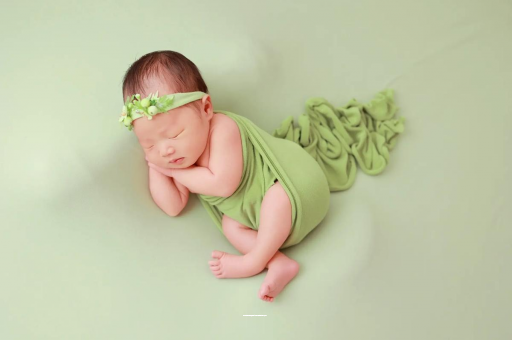 南宁宝宝拍嗝吐奶